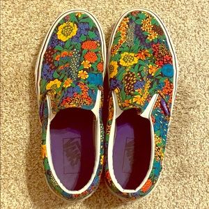 Women’s Vibrant Floral Slip-On Vans